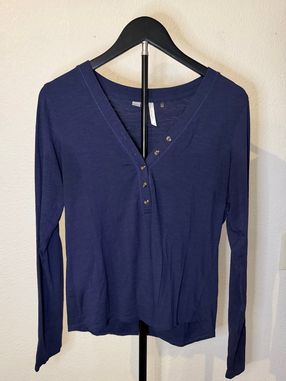 Travis Mathew Navy Henley Long Sleeve Shirt Size Medium Great Condition